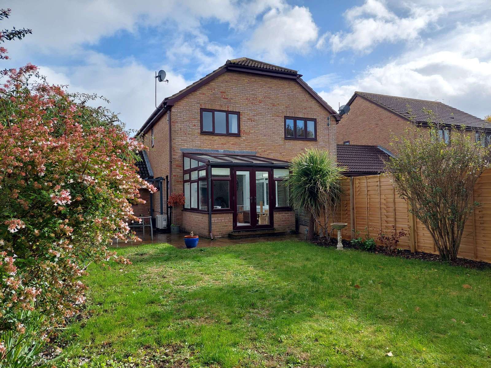 Chilmans Drive, Great Bookham £499,950 Freehold Huggins Edwards & Sharp