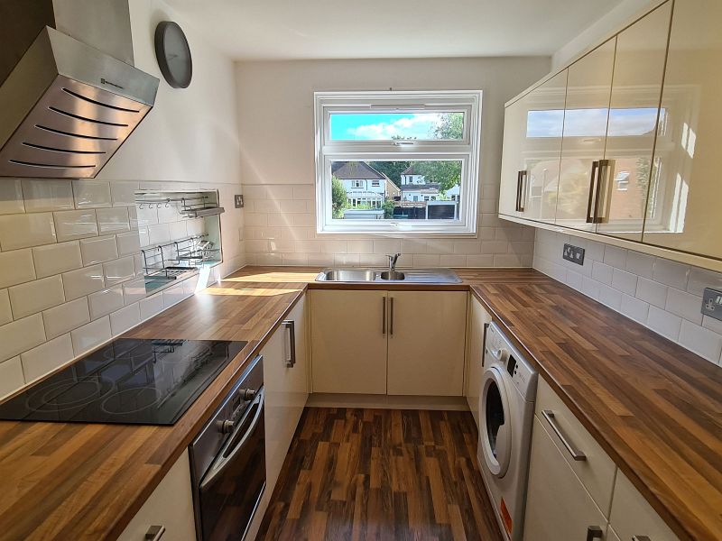 Kitchen: Pelham Way, Great Bookham